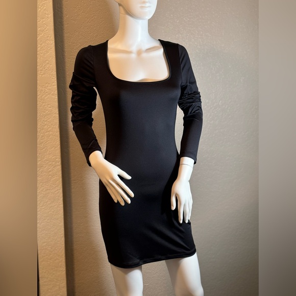 🥳♥️ Gianni Bini Black Mini Icon Knit Scoop Neck Long Sleeve Dress - Picture 4 of 8